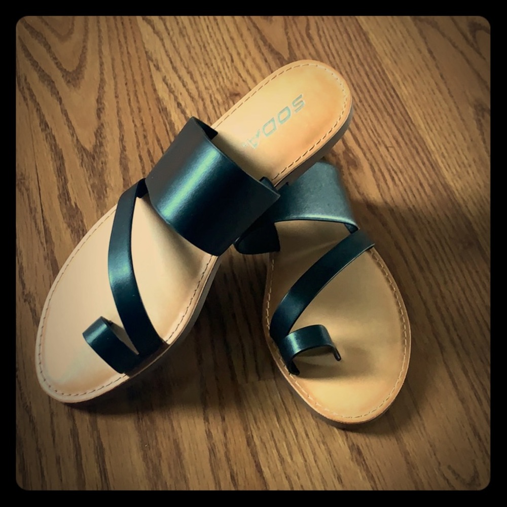 NWT Black sandals
